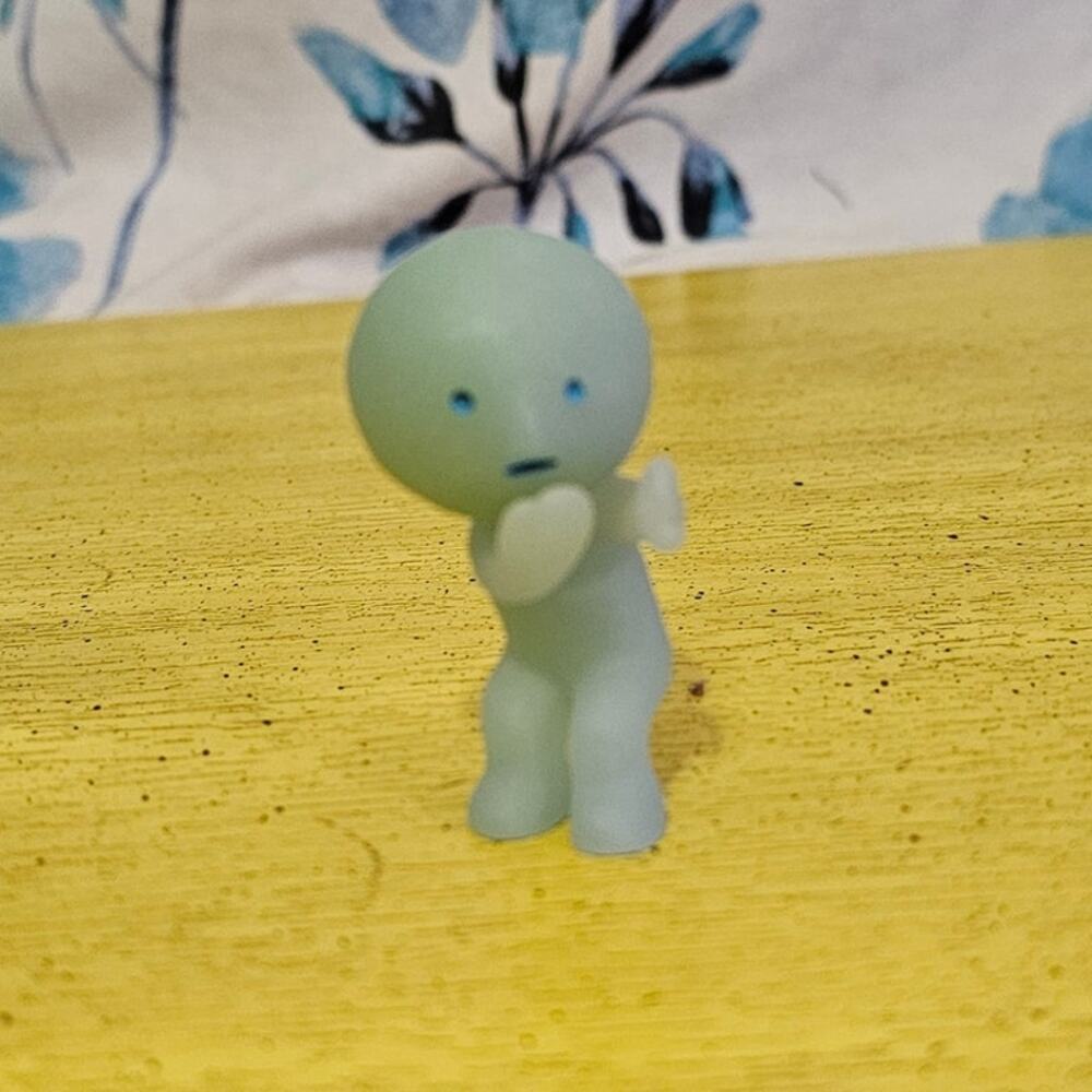 Smiski Bath Series Looking Figure 2017 Dreams Glow in the Dark